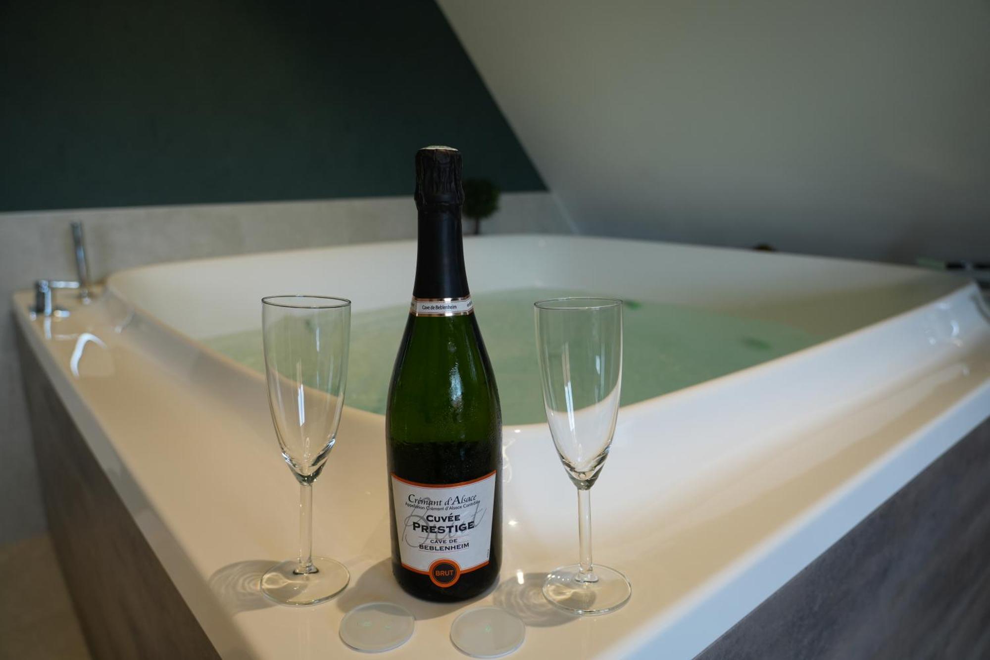 Sainte-Croix-en-Plaine Gite Spa L'Atelier Emile - Spa Privatif - 5 Min Colmar מראה חיצוני תמונה