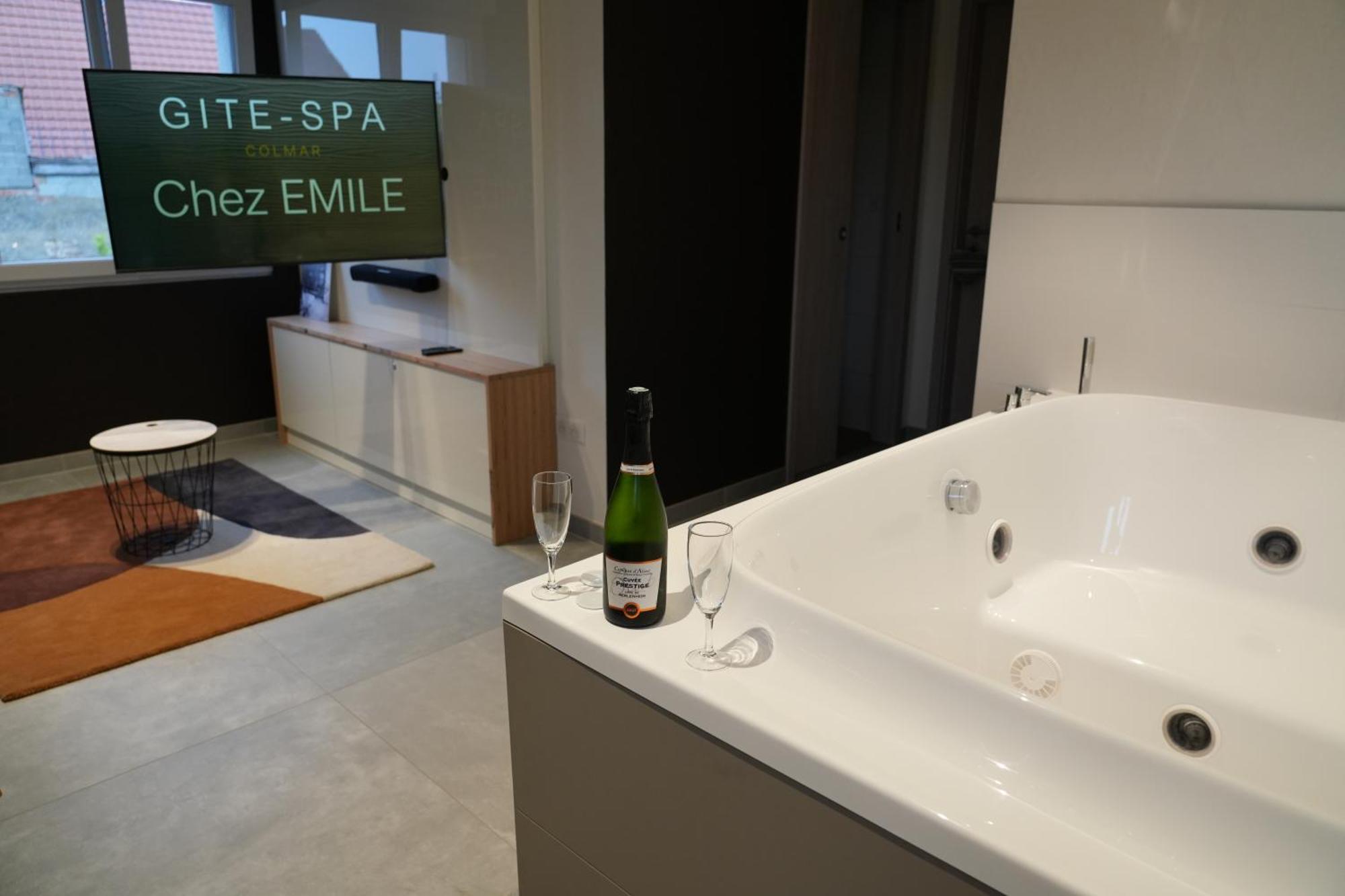 Sainte-Croix-en-Plaine Gite Spa L'Atelier Emile - Spa Privatif - 5 Min Colmar מראה חיצוני תמונה