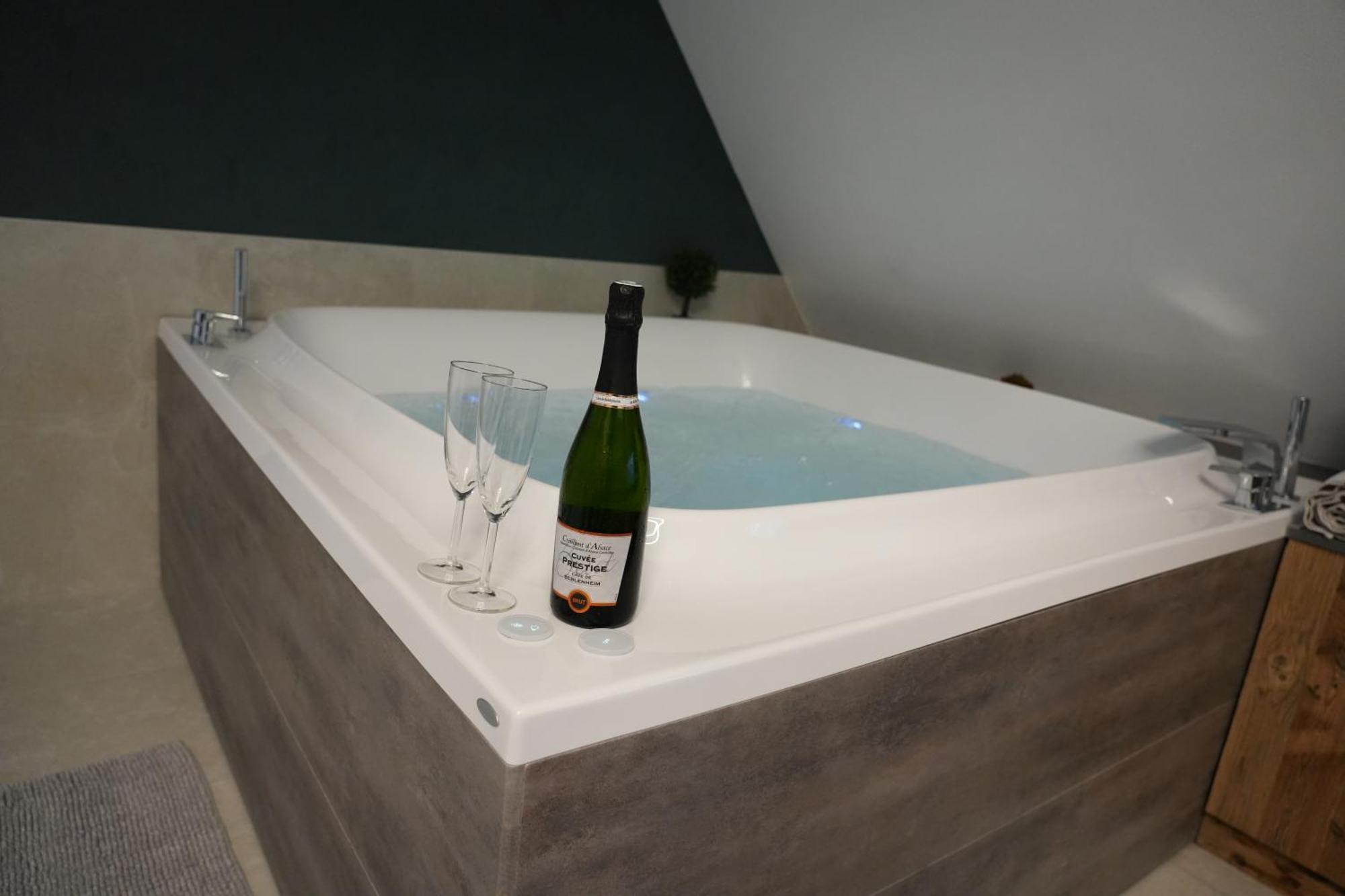 Sainte-Croix-en-Plaine Gite Spa L'Atelier Emile - Spa Privatif - 5 Min Colmar מראה חיצוני תמונה