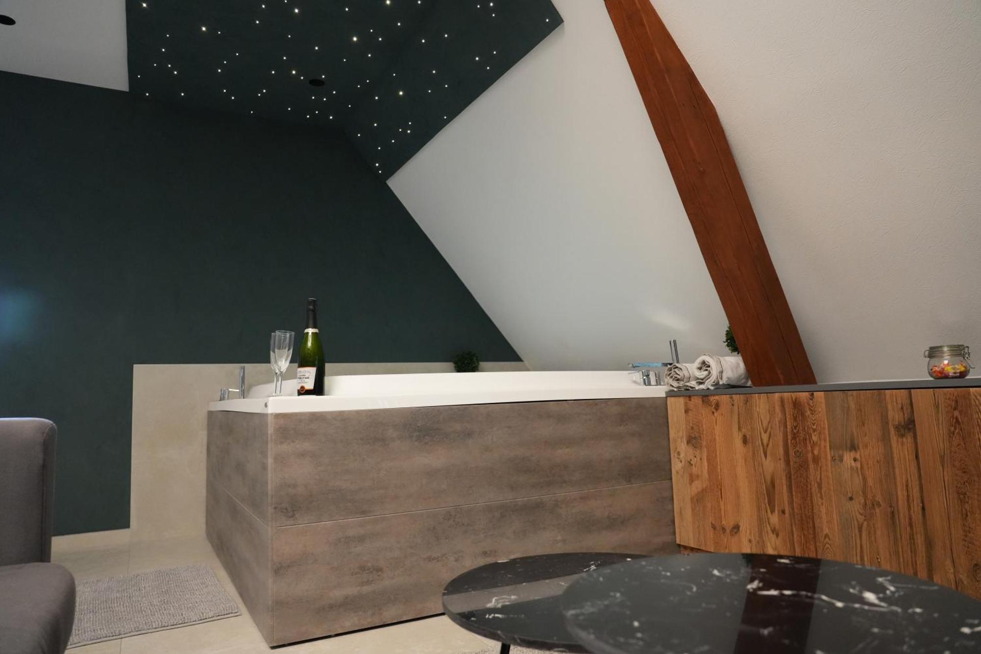 Sainte-Croix-en-Plaine Gite Spa L'Atelier Emile - Spa Privatif - 5 Min Colmar מראה חיצוני תמונה
