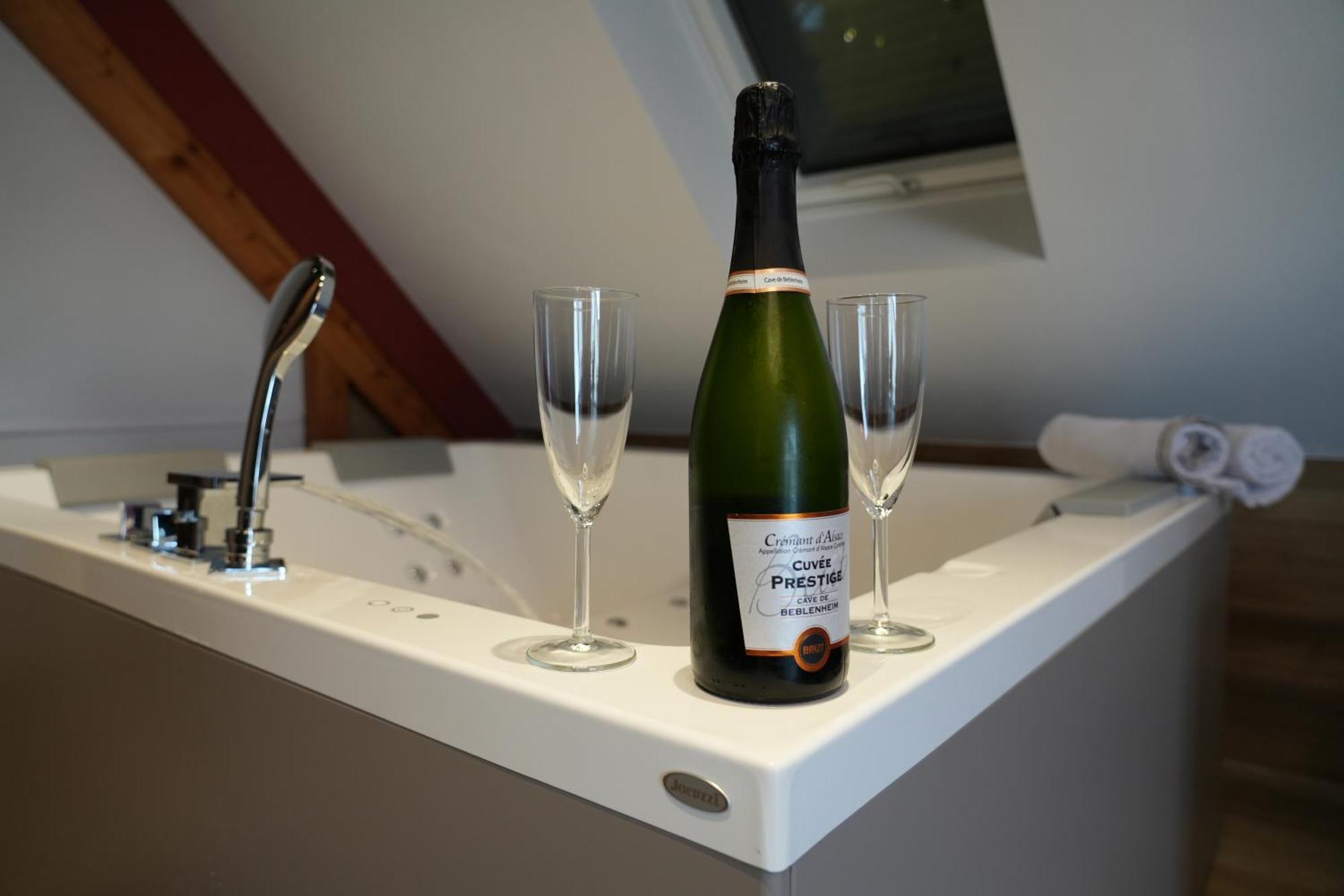Sainte-Croix-en-Plaine Gite Spa L'Atelier Emile - Spa Privatif - 5 Min Colmar מראה חיצוני תמונה