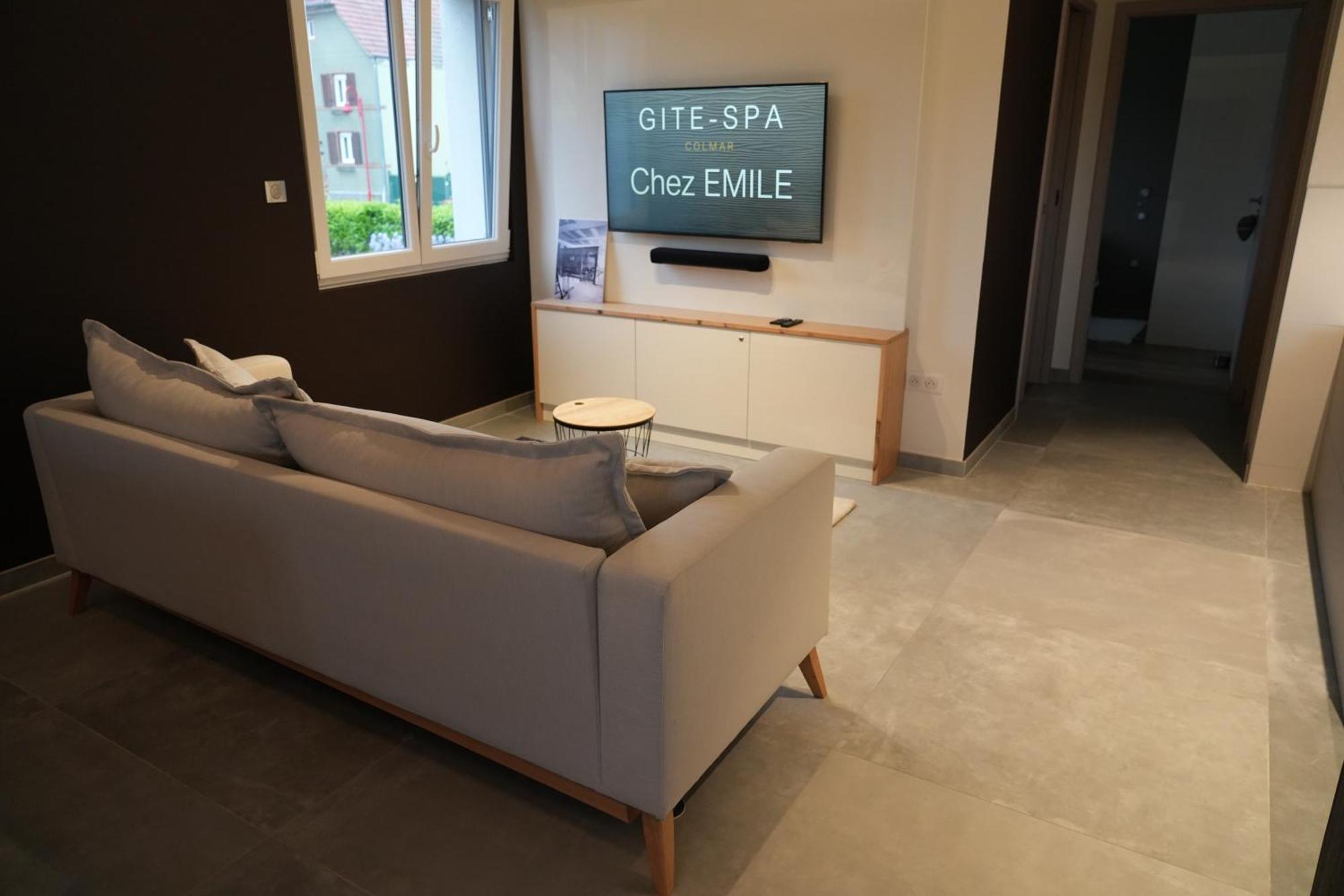 Sainte-Croix-en-Plaine Gite Spa L'Atelier Emile - Spa Privatif - 5 Min Colmar חדר תמונה